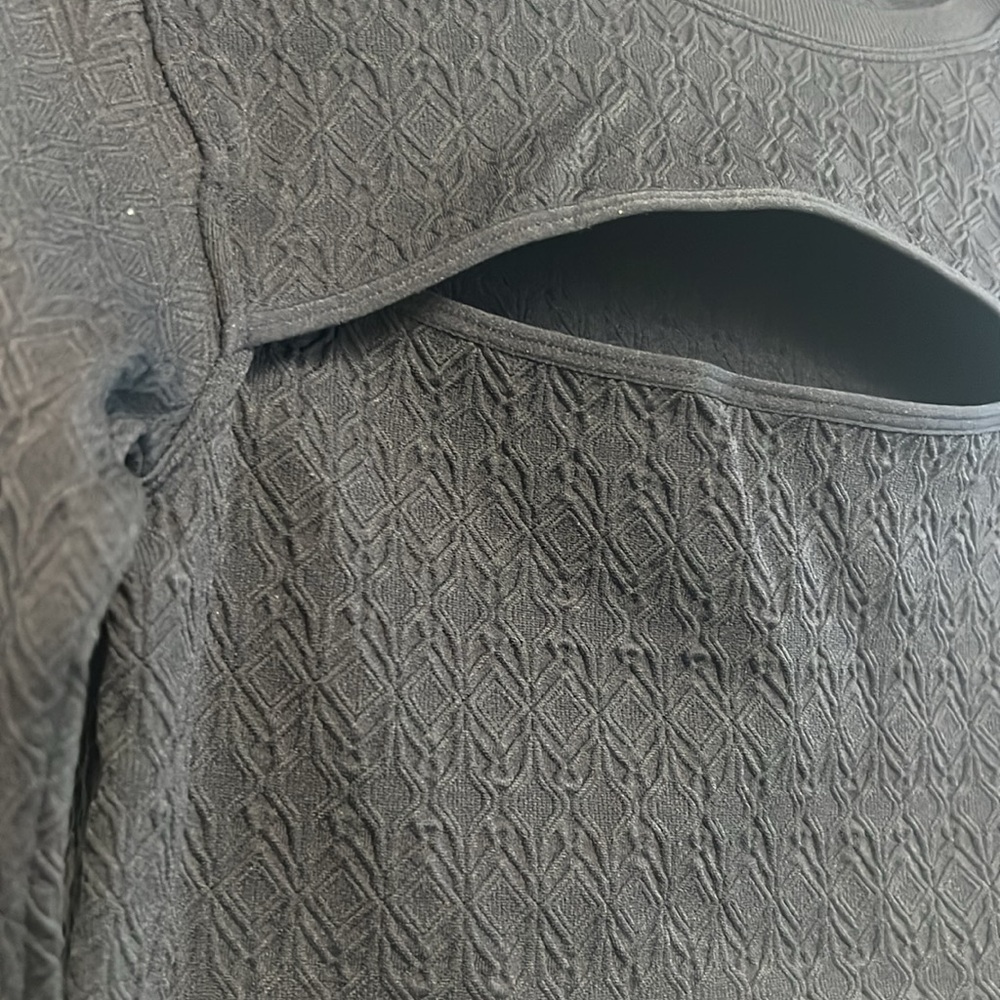 JoyLab Cropped Texture Keyhole top - Picture 2 of 3